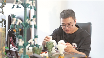 踔厉奋发新征程丨新职业展现新活力 成华技术服务